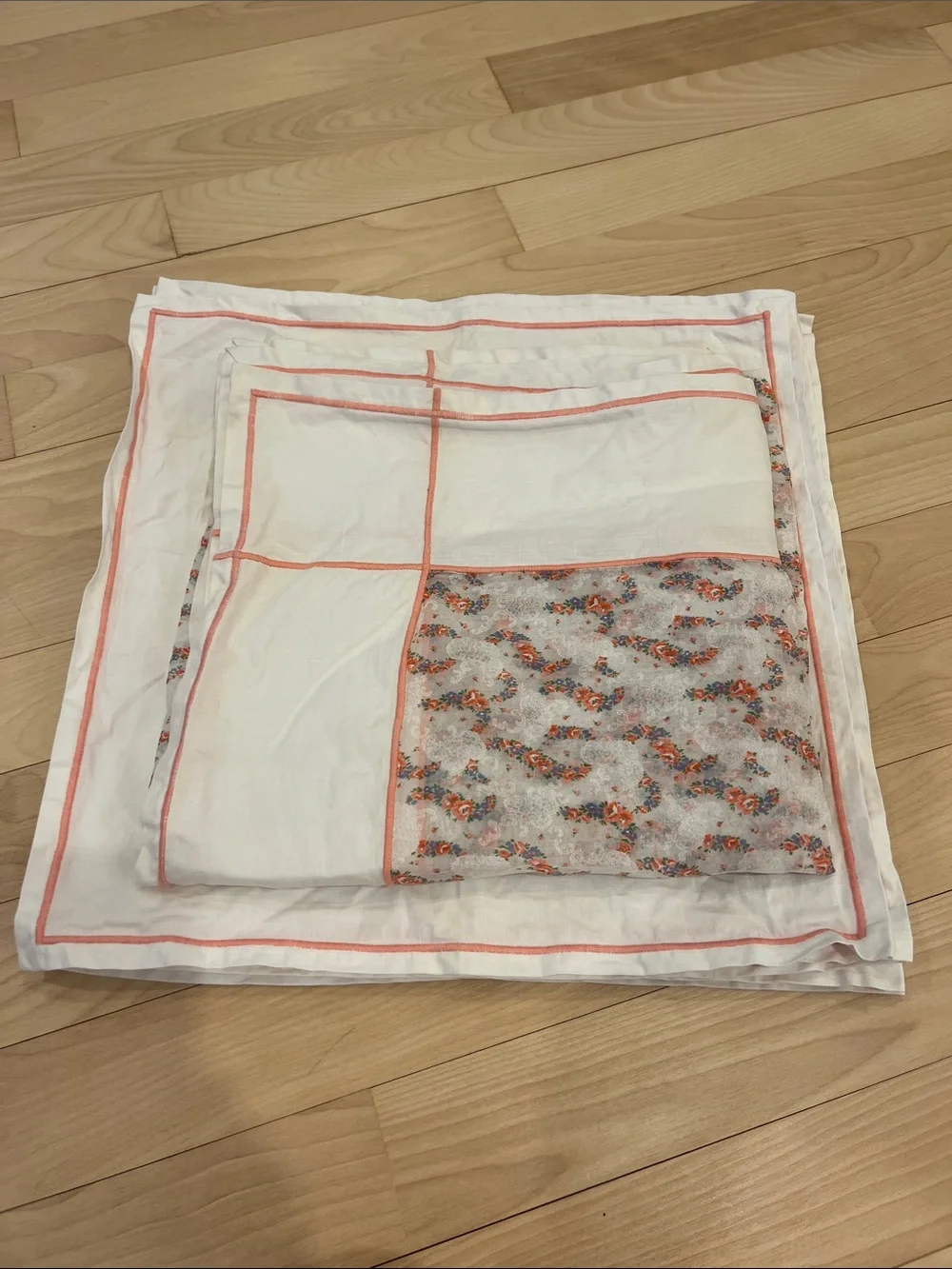 Vintage 1950s Pink Floral Block Print 42” Tablecloth Set 6 Matching Napkins